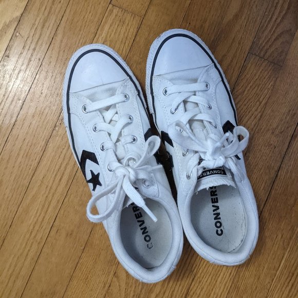 White and black Converse low top - Picture 3 of 3